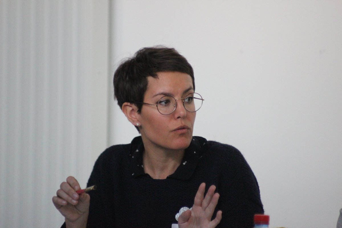 conf_num's tweet photo. Camille Thomin :
"Dans la rédaction du devis, je fixe un déroulement avec un nombre d'allers-retours pour poser aussi des limites aux clients. Dès le premier brief de projet, l'important est aussi de demander des exemples, ou ce que le client n'aime pas"
#webalyon2 @univ_lyon2 https://t.co/7RLu6oOWHx