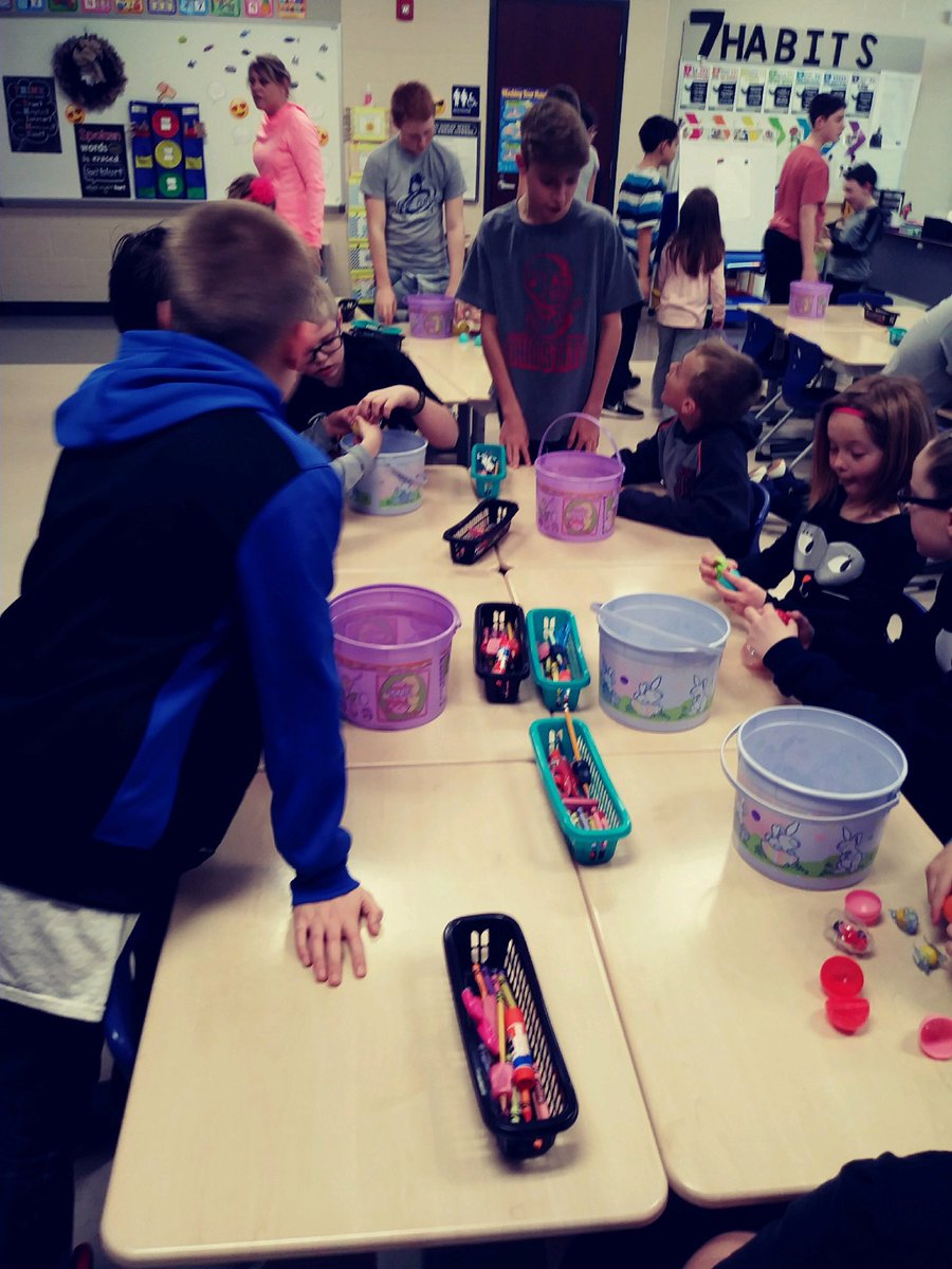 MrRitter76's tweet photo. Easter egg hunt with our Kindergarten buddies! https://t.co/iTCL47c34K
