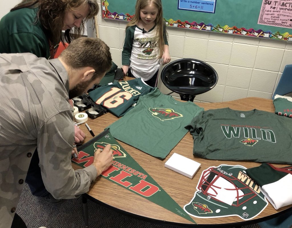 RachelMarkee's tweet photo. What an amazing day at Dover Eyota Elementary as @Jason_Zucker16 of the @mnwild and @CarlyAplin surprised Maggie &amp; my mom’s 2nd grade class with a visit! The school raised $4200 for #GIVE16 to support @UMNChildrens!! My daughter was very excited to get a surprise! 💚❤️ https://t.co/k2AJNdeAuA