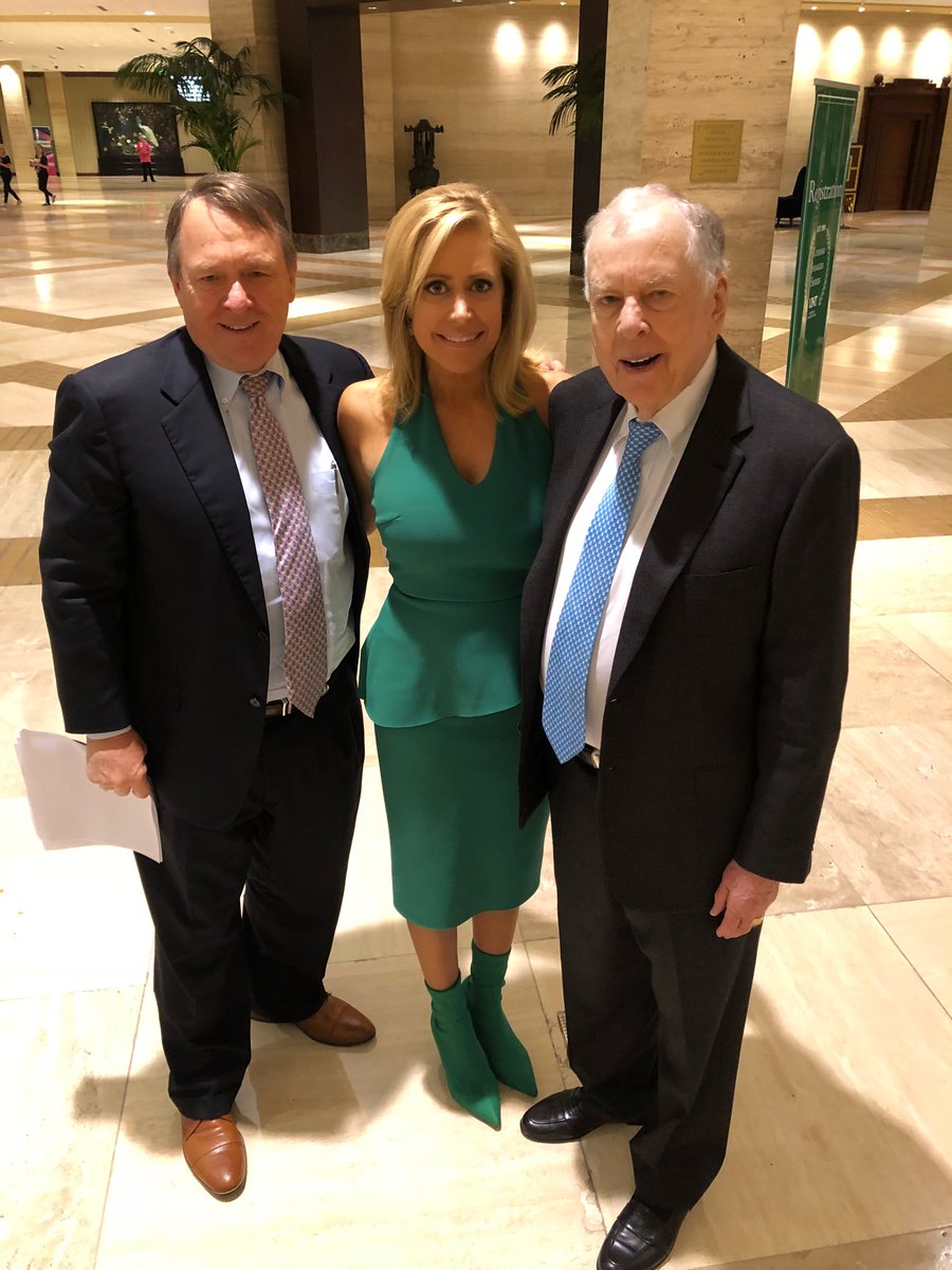 MelissaAFrancis's tweet photo. Look who I just ran into @boonepickens @UNTPrez !!! https://t.co/dAAcGvq9Dd