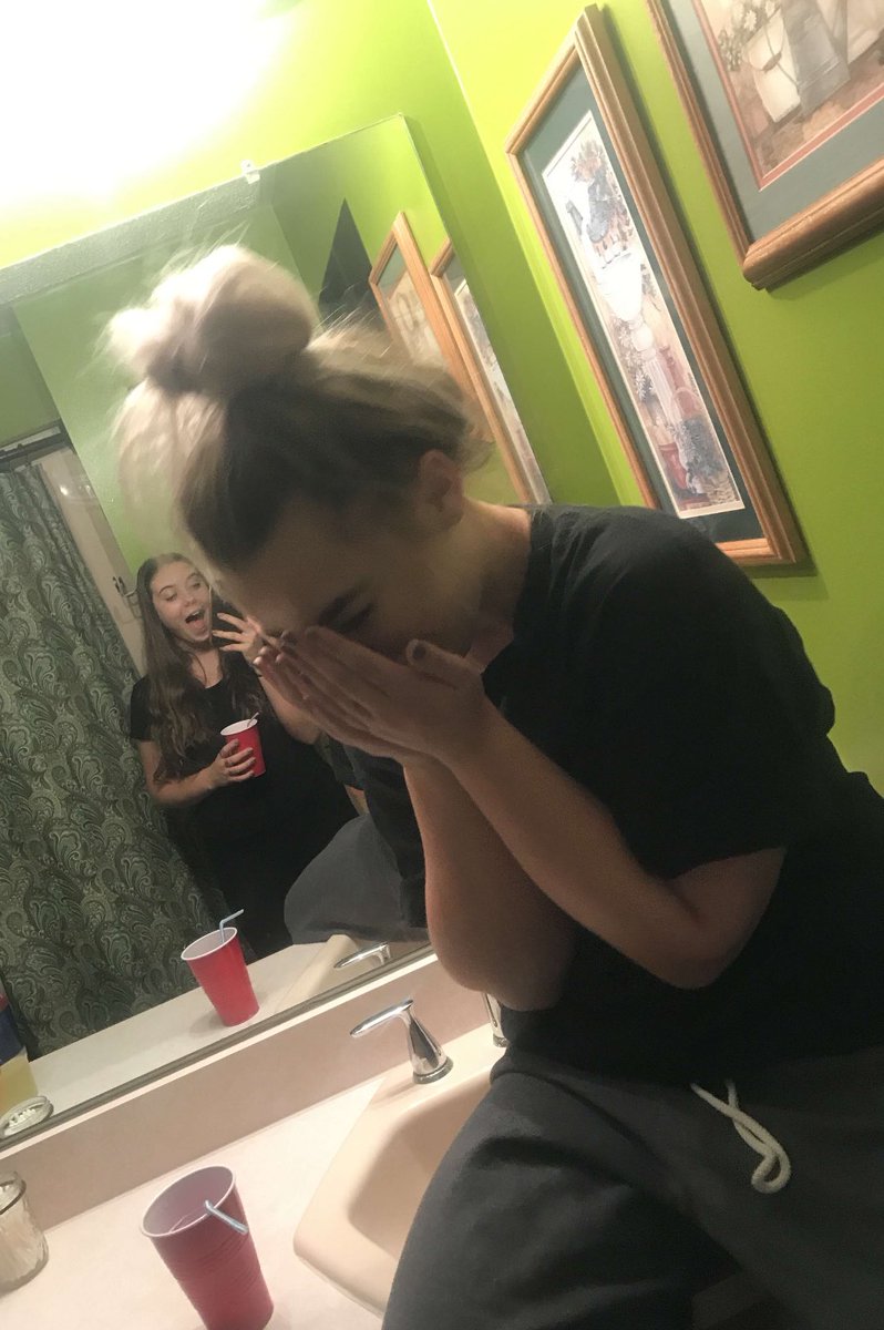 _ashleighmoore's tweet image. happy birthday lond!!!!! i ❤️ u so muchhh :))) @londynbrown_