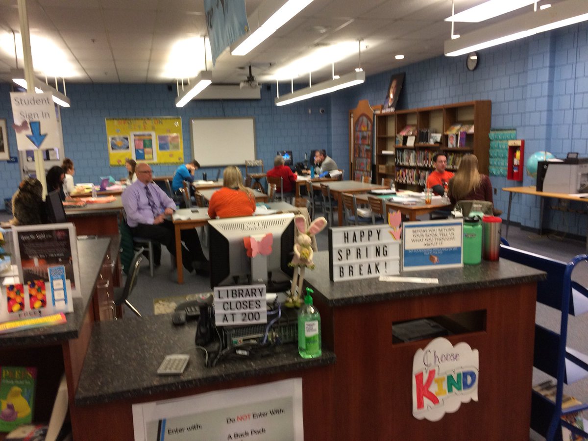 GaultRebecca's tweet photo. HCPS Math Teachers Rock!!  March Conference!! #HCPSlearn #HCPSldr @HCPSchools https://t.co/GpqaQ19teB