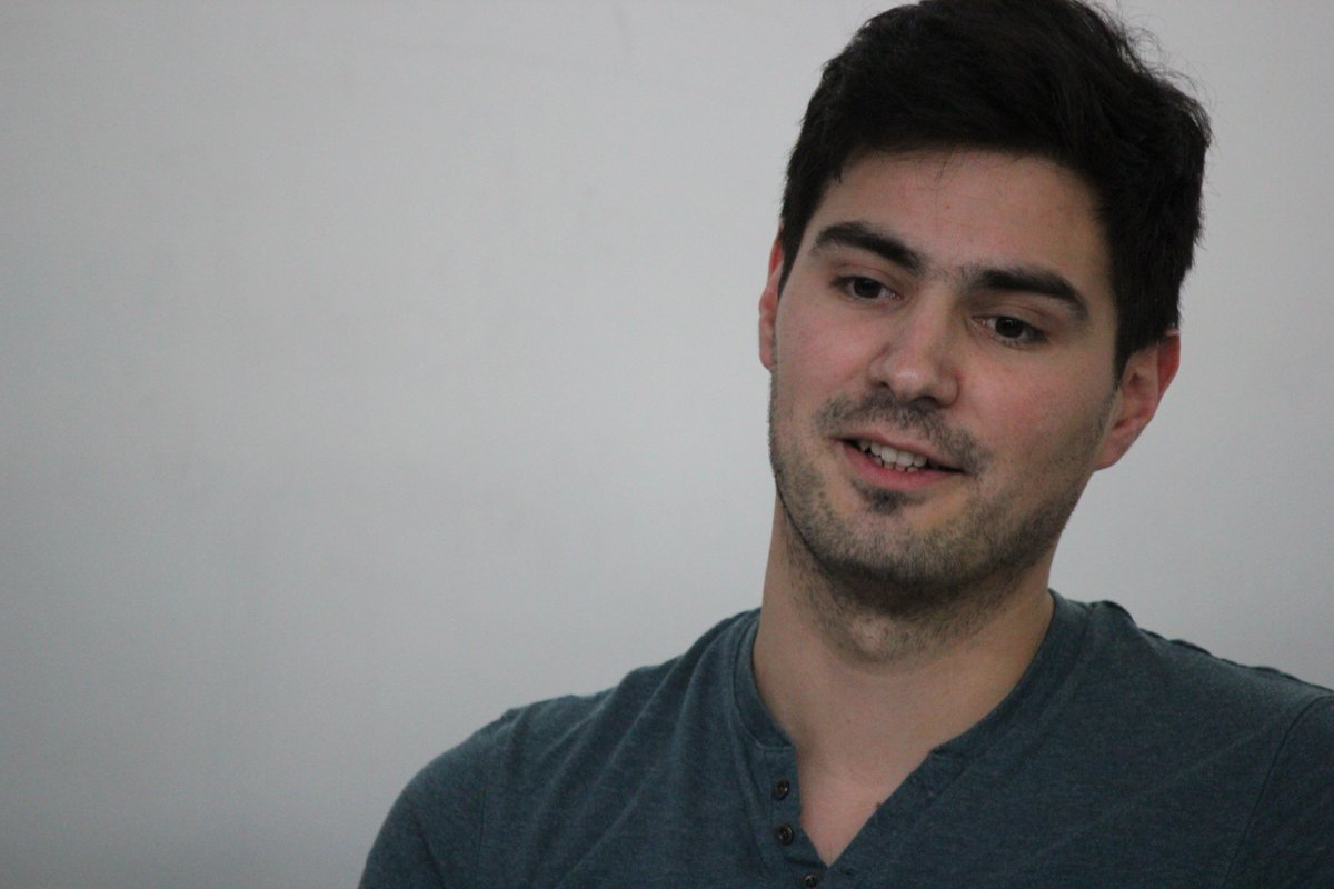 conf_num's tweet photo. .@Mathieu_Rivero :
"Il vaut mieux toucher peu de personnes avec un contenu de niche qui leur plaît vraiment que toucher beaucoup de personnes avec un contenu généralisé"
#webalyon2 #confnum @univ_lyon2 https://t.co/Pgg8QMyAhG