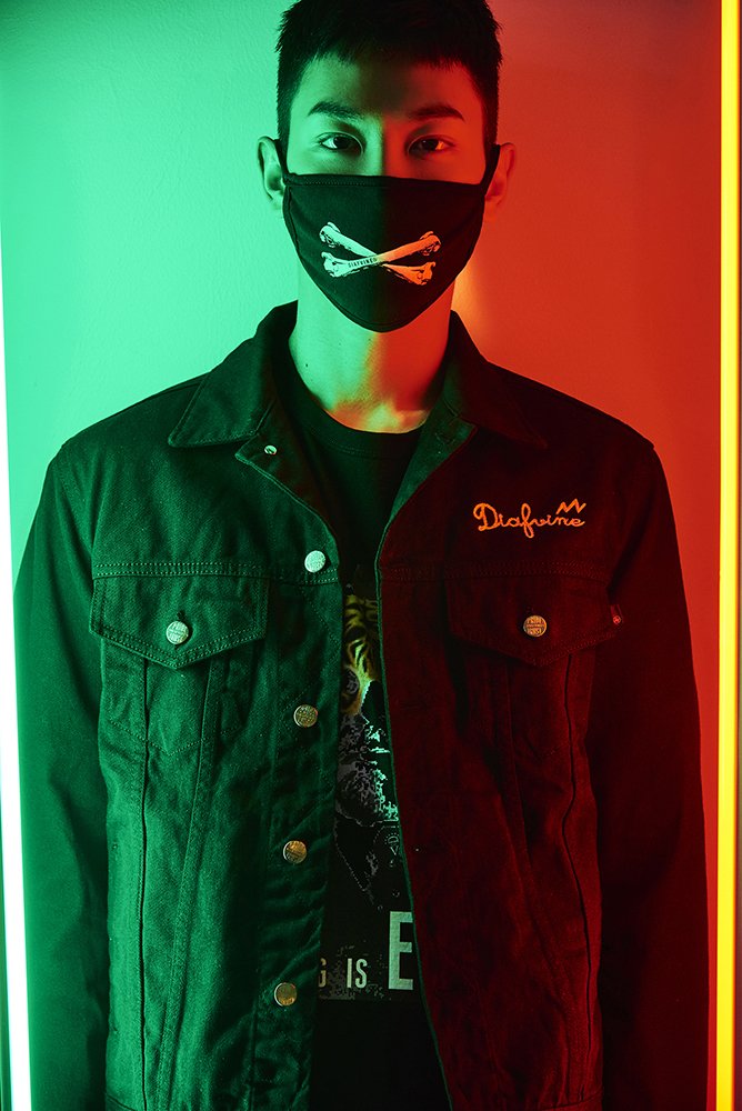 LeeCheolWooTH's tweet photo. Lee Cheolwoo for Diafvine Official 'FLOWER for SAVAGE' 2018 S/S Collection https://t.co/8aBVEEGZW2