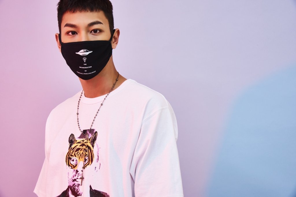 LeeCheolWooTH's tweet photo. Lee Cheolwoo for Diafvine Official 'FLOWER for SAVAGE' 2018 S/S Collection https://t.co/8aBVEEGZW2
