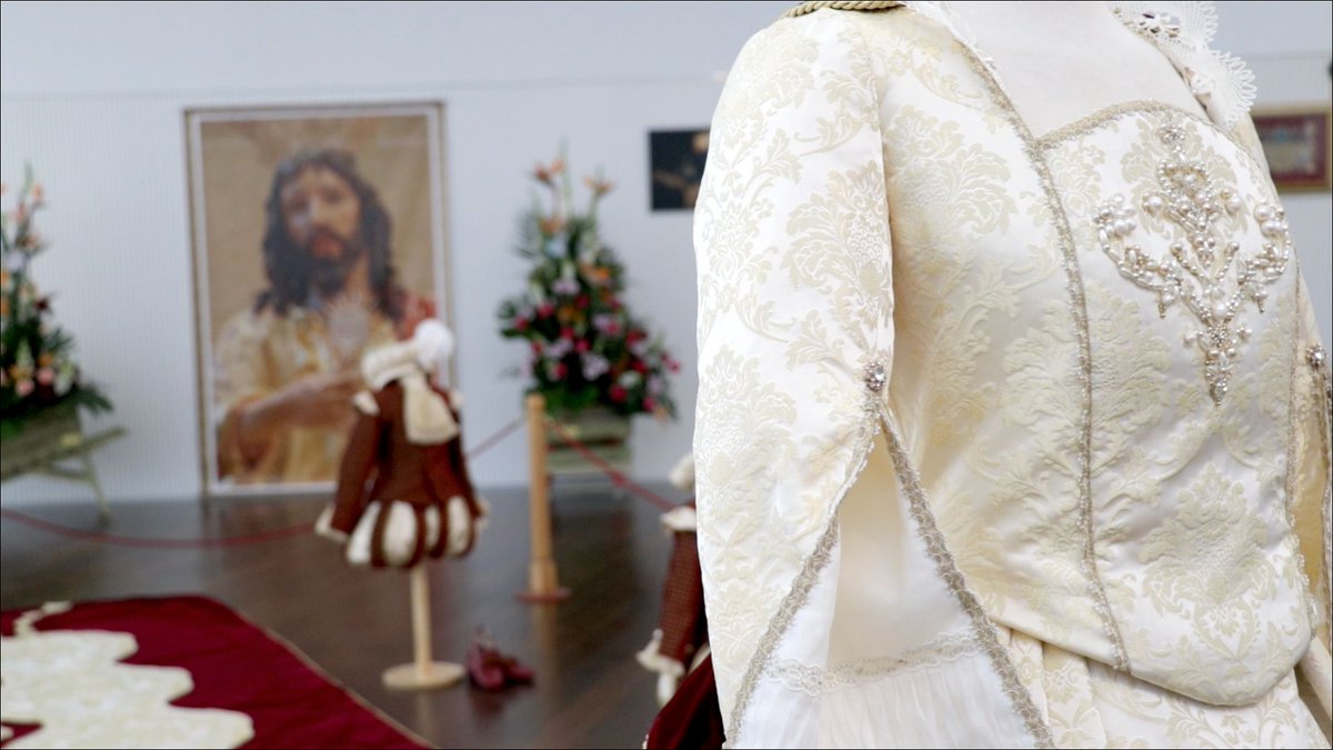 Aj_Torrent's tweet photo. Encara no has vist el vestit de la Reina de l'Encontre? 👑 Et deixem tots els detalls en la següent notícia ➡️ https://t.co/J3rBEv2jGU
#SetmanaSanta2018 #SSantaTorrent https://t.co/LHoLeqpMqD