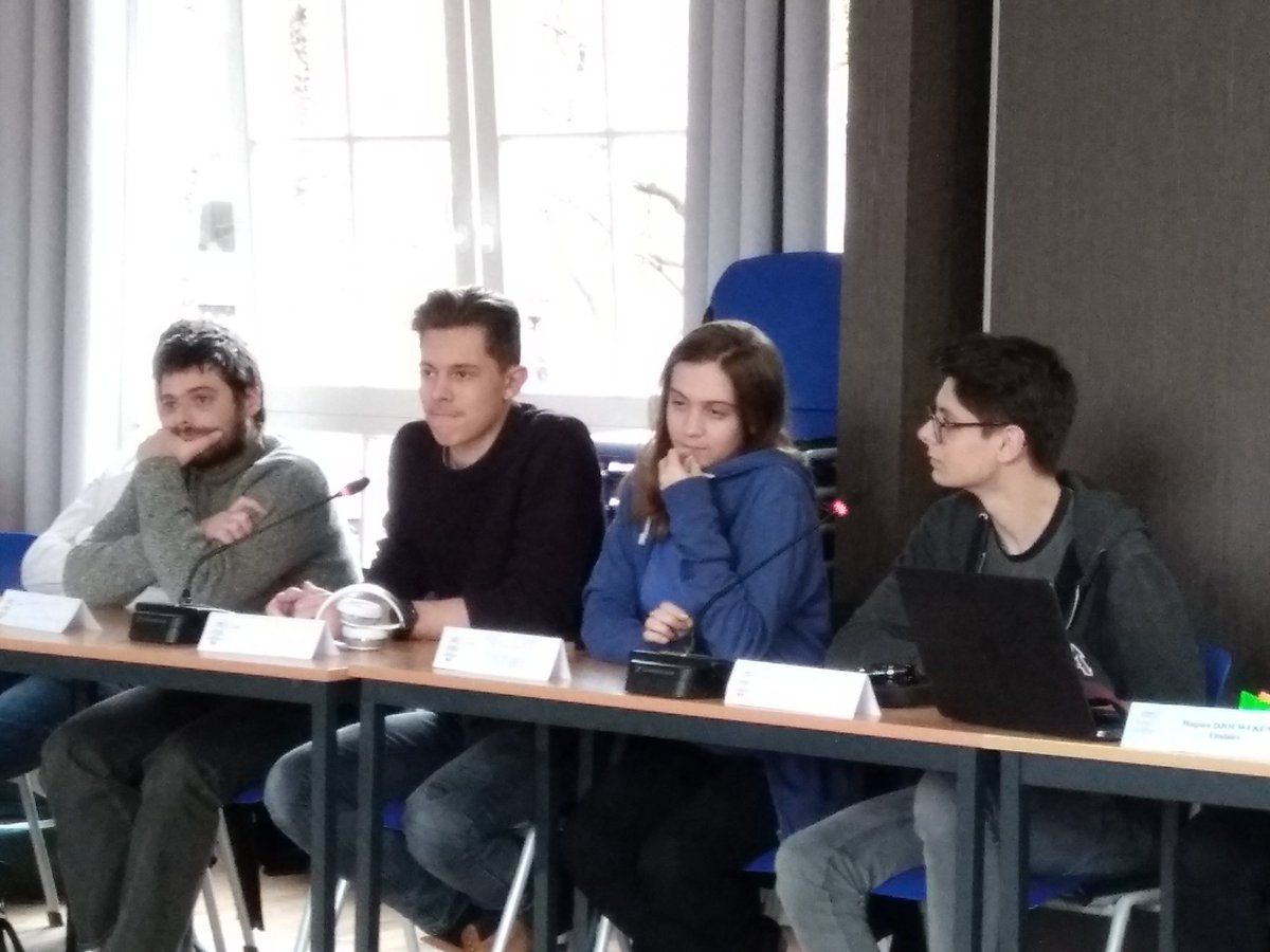 Jp_Flx's tweet photo. L'équipe de SchoolToring du lycée de Rambouillet, lauréat #codetonlycee , présente leur application au @CAVL_Versailles . Grand intérêt pour le tutorat entre élèves. Encouragements par @PVS_78 et toute la salle. https://t.co/2zmZQKnDxl
