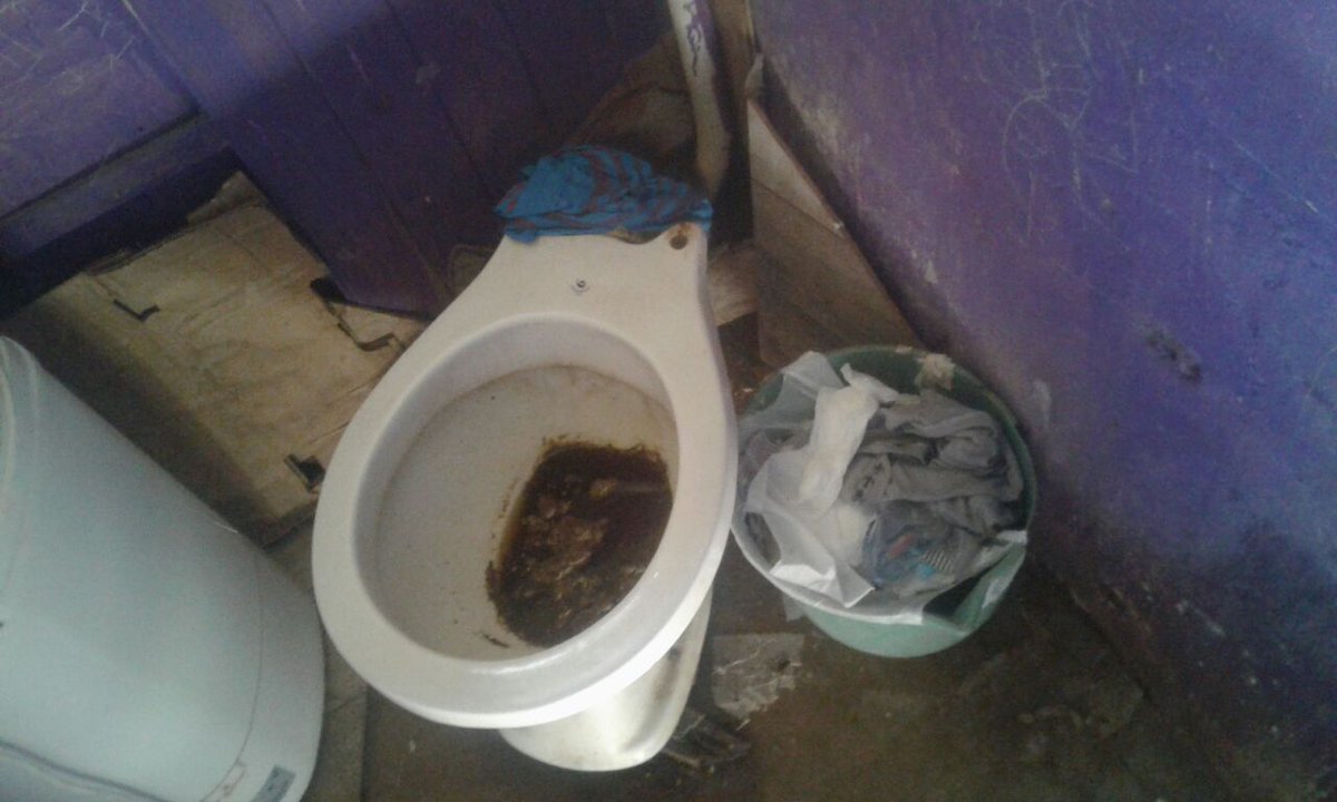 AnyColazo's tweet photo. Cuando un Municipio no se ocupa pasan estas cosas la realidad en fotos así vive un niño autista y discapacitado gracias al municipio de Ibicuy @MDSNacion @CaroStanley @msalnacion https://t.co/ggYvmzGVrZ