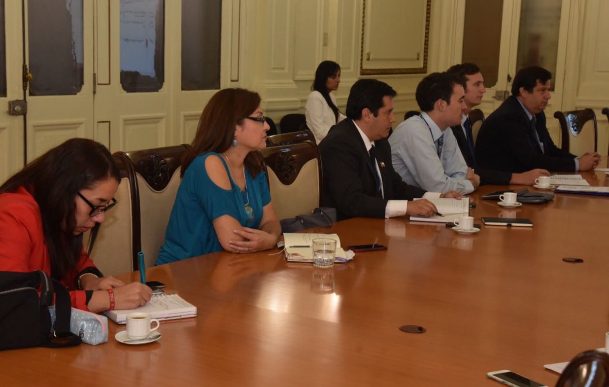 Seremi @medioambienterm Cristián Ruiz y Delegado Stgo <a href="/enriquebeltrann/">Enrique Beltran Navarrete</a> participan en Capacitación sobre el SEIA, instrumento que permite introducir la dimensión ambiental en el diseño y la ejecución de los proyectos y actividades de inversión que se realizan en la región.