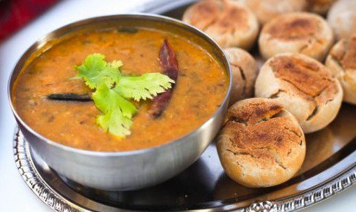 Dal baati is an Indian dish comprising dal and baati. It is popular in Rajasthan, Uttar Pradesh and Madhya Pradesh. Dal is prepared using tuvaar dal, chana dal, mung dal, moth dal, or urad dal. check recipe in details
aapnarecipe.in/recipe/dal-bat…
