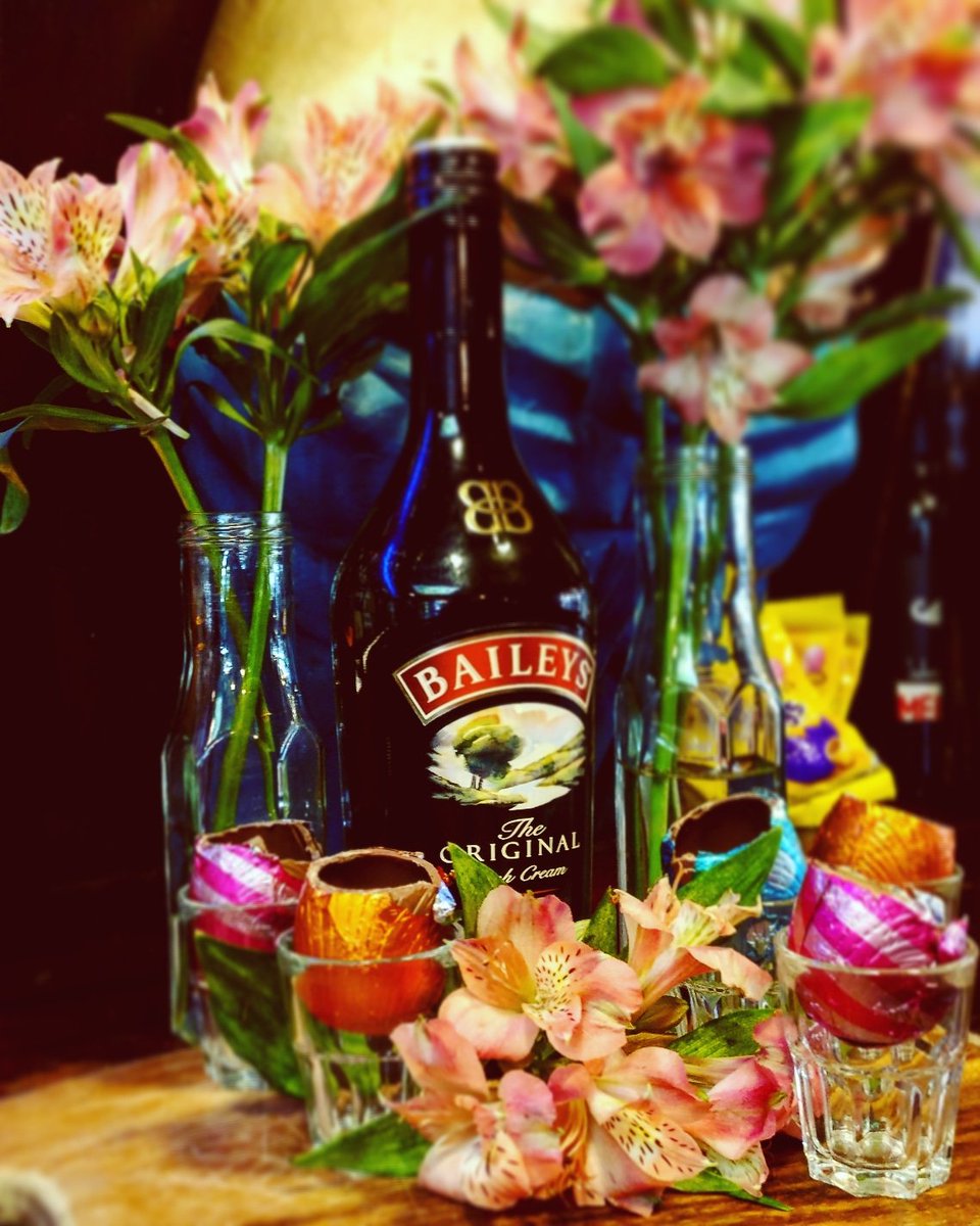 the_gipsy_moth's tweet photo. Celebrate Easter 🐰 in a #GipsyMoth style! Indulge in delicious chocolate eggs 🥚filled with shot of Baileys 😍 have a #gipsymoment
#Greenwich
#easteregg #chocolateegg #baileys #baileysirishcream #london #chocoshots https://t.co/RsT4jap84b