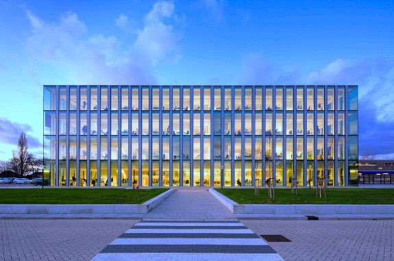 rarinke's tweet image. Out of the Blue and into the Black: The Pursuit of Innovation and a visit to the DSM Biotechnology Center - go.shr.lc/2uy2v5j  @DSM @DSMLatam #byJimLane #biofuelsdigest