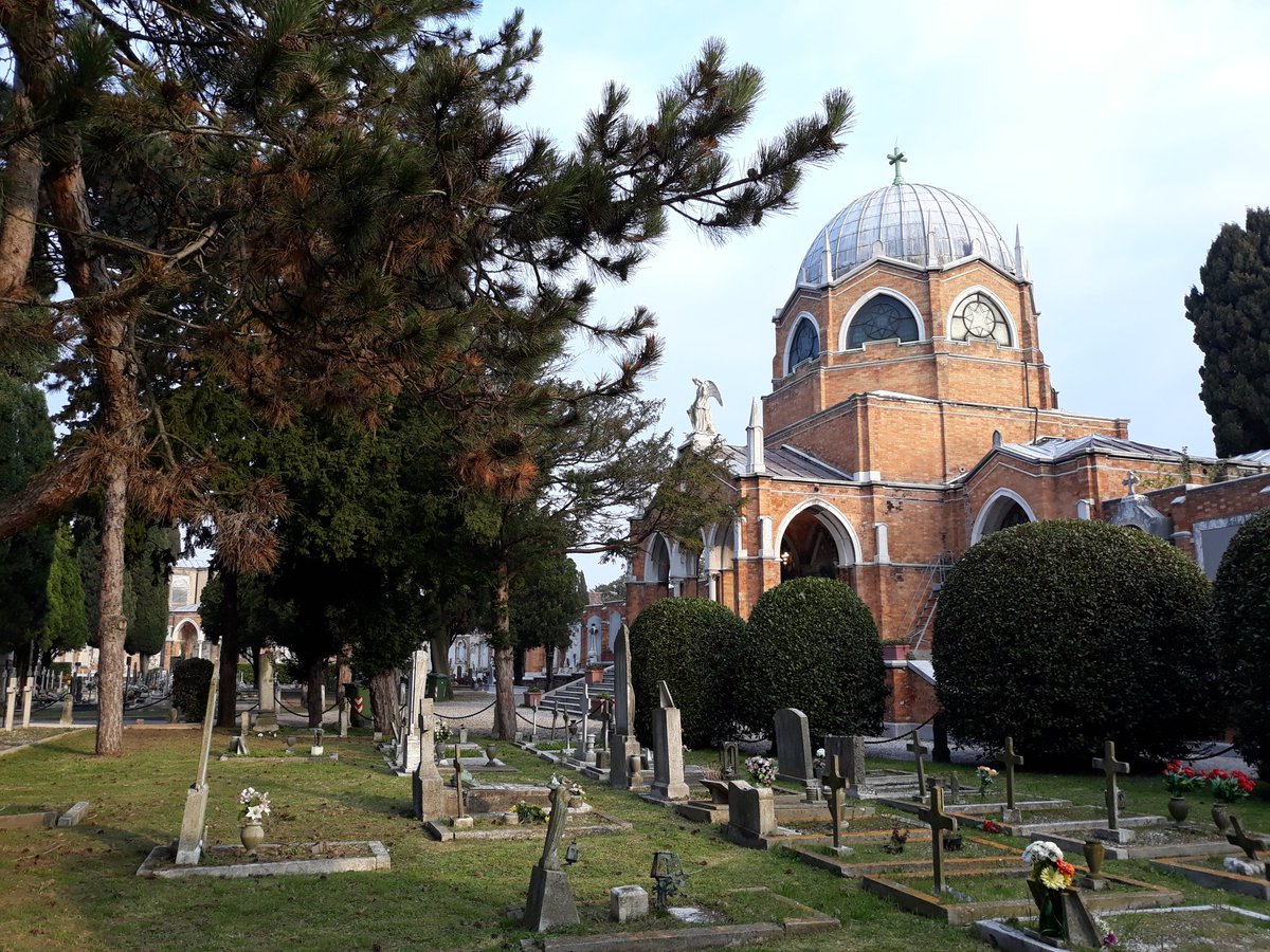 TrulyVenice's tweet photo. Have you ever visited the Cimitero San Michele? Only one boat stop from Fondamenta Nuove, this gorgeous cemetery is a unique site in #Venice. https://t.co/MuajcBLOnK