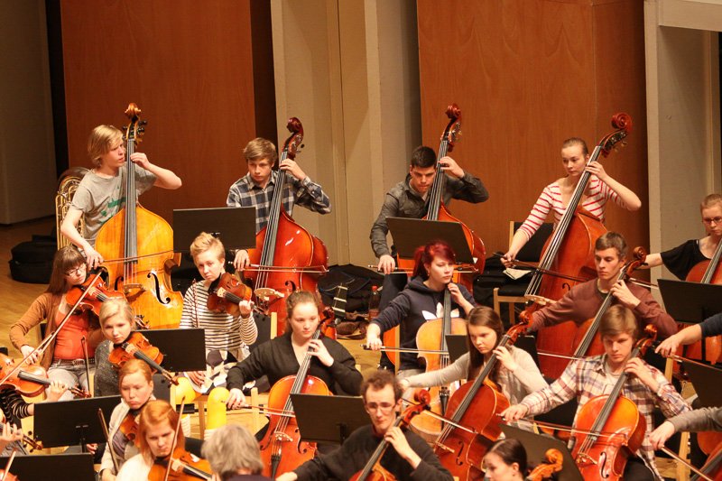 Ilouutisia pääsiäiseksi! Vaikeuksia kokeneen sinfoniaorkesteri Vivon toiminta jatkuu ison lahjoituksen turvin. rondolehti.fi/tuoreimmat/uut…