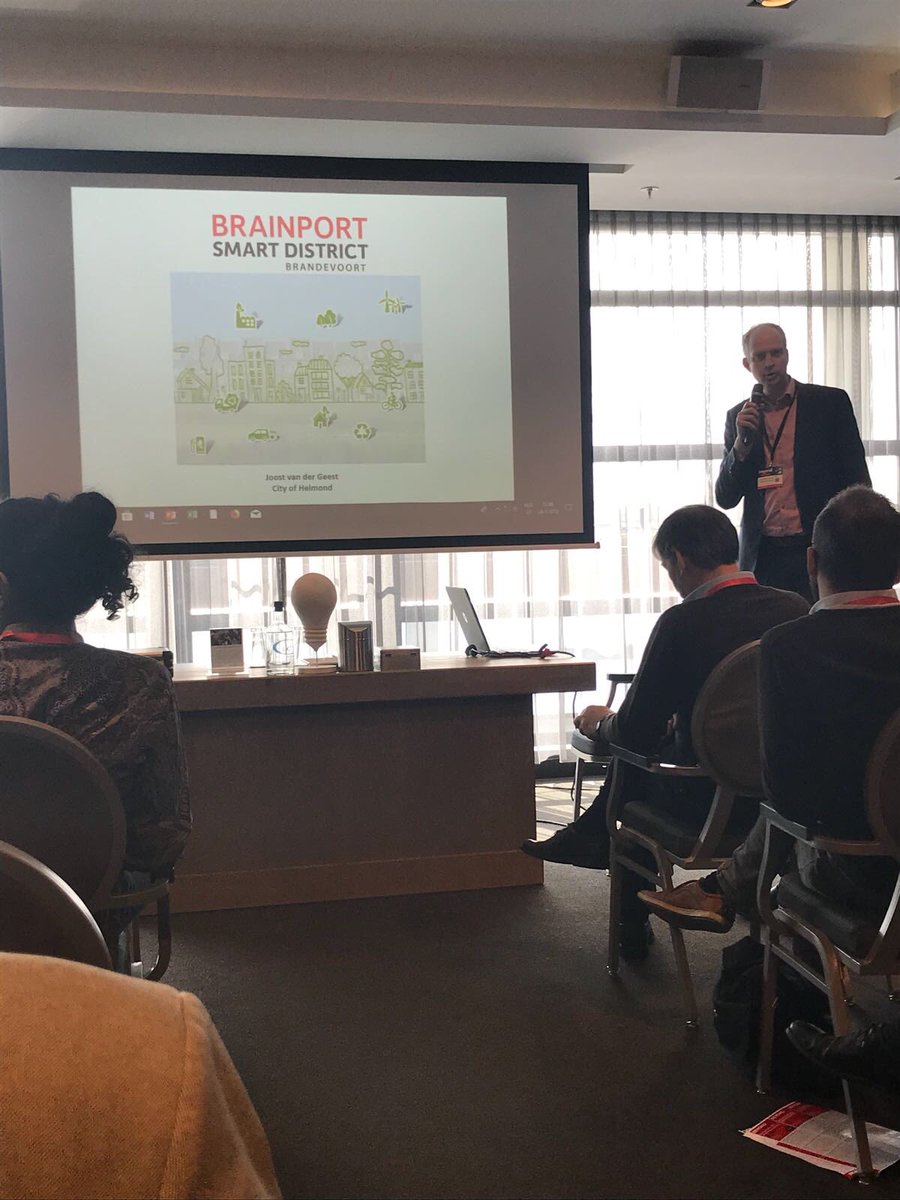 SmartDistrict's tweet image. Joost van der Geest #helmond gaf lezing over BSD op congres #BeyondDataEvent vandaag. Interessante inzichten over data!