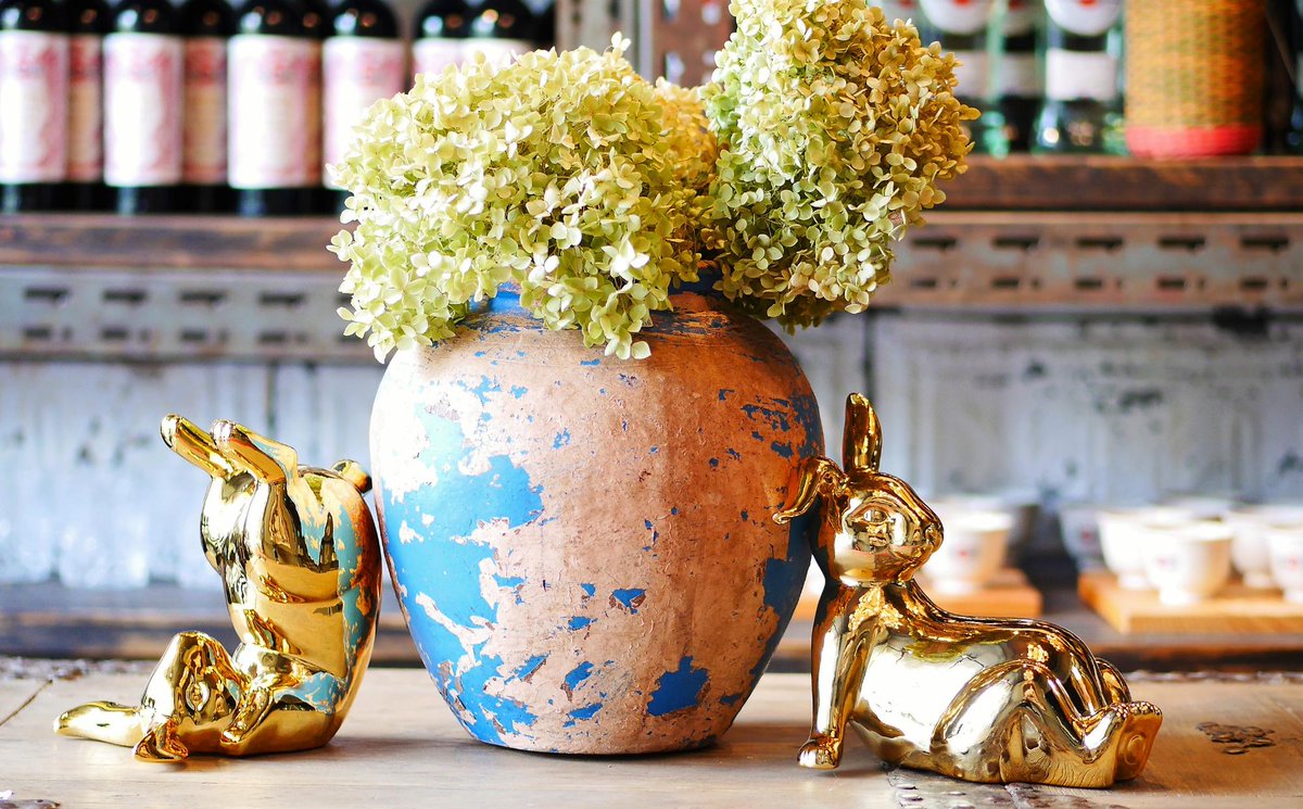 luziosays's tweet photo. Mañana y el lunes de Pascua en #luzioconceptstore e @iluzione_gastrobar cerramos, pero el sábado estaremos encantados de atenderte. No dudes en pasarte por nuestra tienda para ver las novedades que nos han llegado y reservar mesa en nuestro restaurante. #easter https://t.co/PcLytnDWIu
