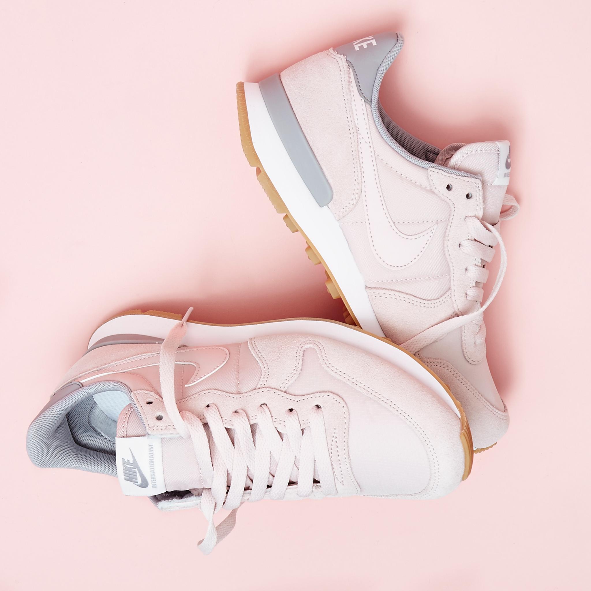 office nike internationalist