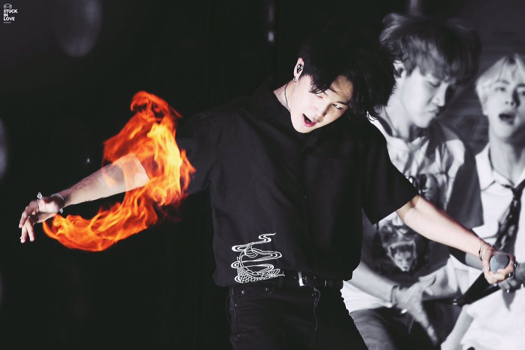parkjiminingg's tweet photo. Park Jimin in black hair is real treat 💖✊️

@BTS_twt #JiminYouArePerfect #blackhairedjimin https://t.co/JWbsNFiQty