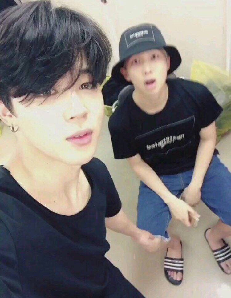 parkjiminingg's tweet photo. Park Jimin in black hair is real treat 💖✊️

@BTS_twt #JiminYouArePerfect #blackhairedjimin https://t.co/JWbsNFiQty