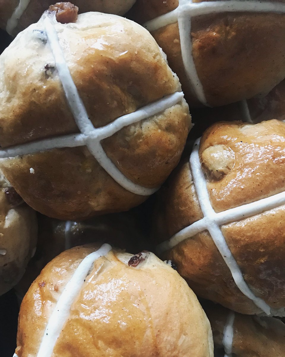 Good Friday is tomorrow which means Hot Cross Buns! Available to buy individually and as a pack of 6....but why not eat in and try it toasted and served with butter! How could you resist?! 😁 #loaf #bakery #loafbakery #Easter #hotcrossbuns #cake #cross #toasted #delicious