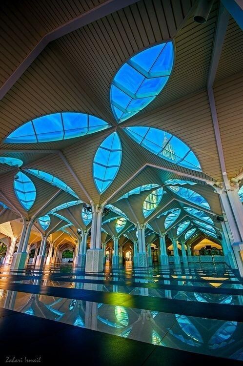 KTA_Architects's tweet photo. The stunning Kuala Lumpur Mosque in Malaysia.# Architecture #Architects #Design #Contemporary https://t.co/MYYWowD7N2