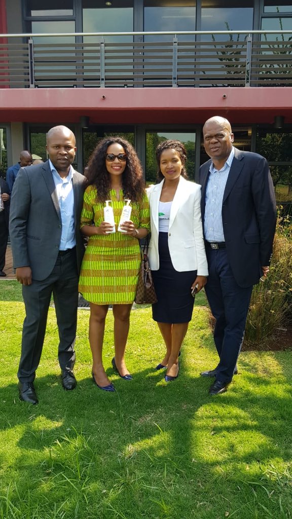 Our MD Portia Mngomezulu presenting the brand new Men’s lotion to honourable MEC <a href="/LebogangMaile1/">Lebogang Maile</a> . Thank you for the visit 🌿 portiamss.com