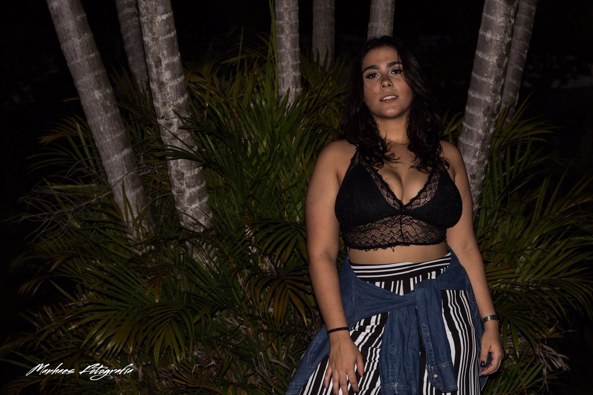 Manhaesfotograf's tweet photo. Ensaio fotográfico 
Modelo : Viviane Alves 
Quer realizar um ensaio fotográfico ? Entre em contato através de e-mail ou Dm! Agenda aberta para abril 
.
.
#canon #canont6 #canonbrasil #canonfanphoto #canonfotografie #canonforlife #teamcanon #fotografia #photography #photographe https://t.co/ndvqtQ5iX0