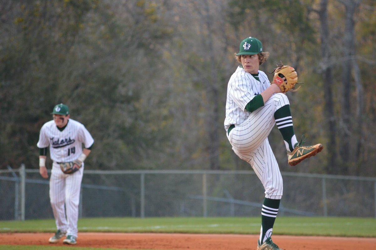 LHSgatorbbl's tweet photo. LHP and OF @chandler_hunter has committed to play next year with @USCSumterBSE So proud of this @LHSgatorbbl 🐊 #GoGators https://t.co/9nBOJ8Edo9
