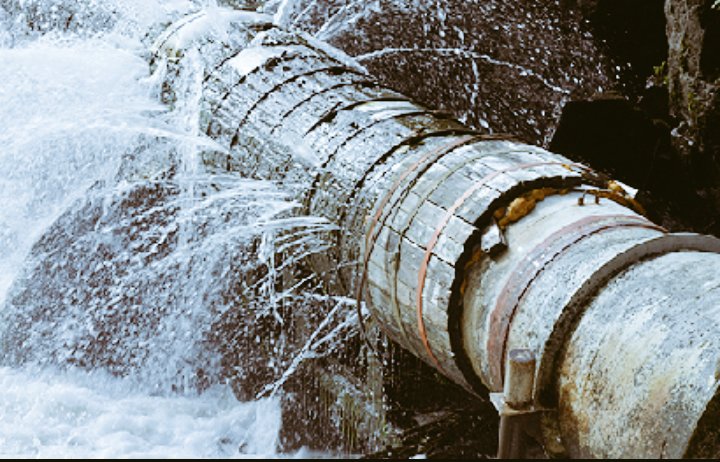 MyLeaderRG_INC's tweet image. See what happens when a Chowkidar   sleeping instead of searching a good plumber #CBSEPaperLeaks   #prakashjavedkar