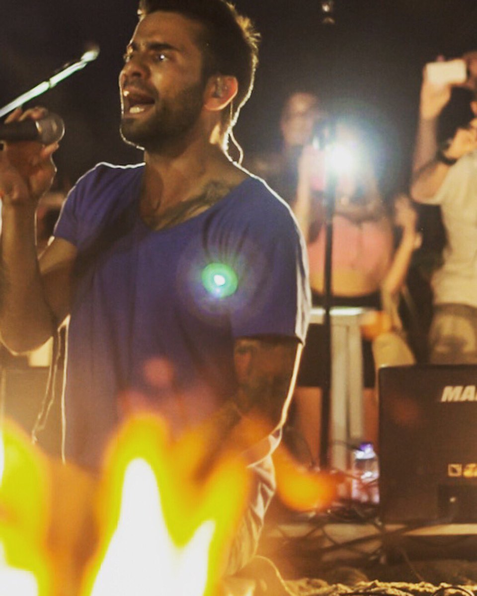 Onirama_band's tweet photo. Το επικό #unplugged το αληθινό! 📣👑📣
#TBT #OniramaLive #YoLoCrew #OniramaFriends https://t.co/T9y6m7QO9J