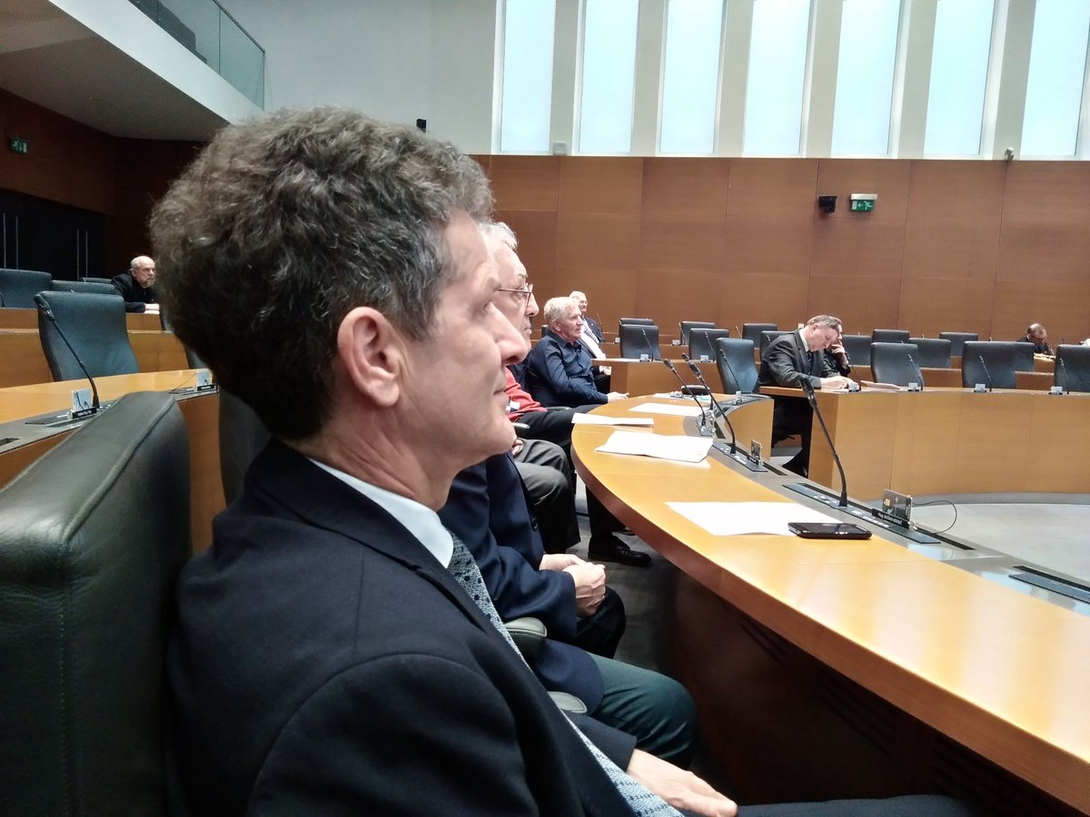 FranciKek's tweet image. Na izredni seji v DZ imamo danes kar napeto. Naslednji bo razpravljal @JozeJerovsek . Več na #rtvslo3