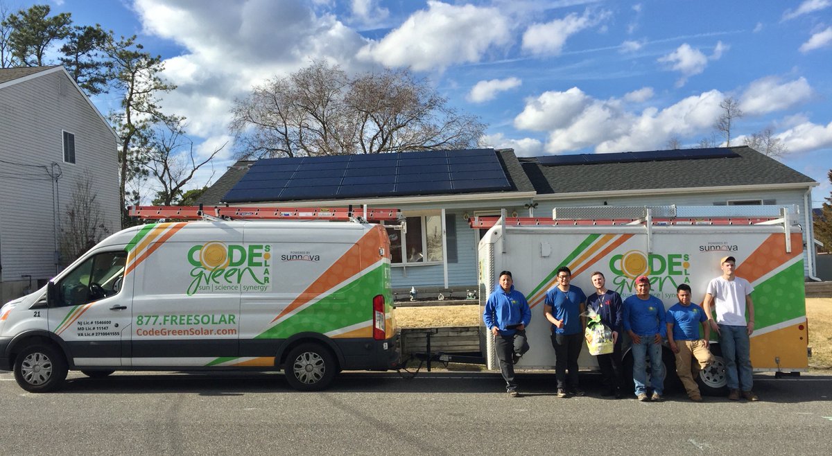 CodeGreen_Solar's tweet image. The solar job market is flourishing! Jobs within the solar market include installation, maintenance, construction, development, sales and marketing. hubs.ly/H0bnJSd0