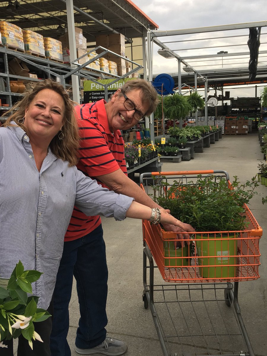 7Karthur's tweet photo. ❤️Love helping our customers, they’re so much fun!🌺 Keeping busy 🐝 at Home Depot Kingston Pike #HD730 #Knoxville
#vanwingerdenstyle
@jaybisping @Jaydeckard @NealMattison @RyanDon77463401 https://t.co/YWJ6y5gTgj