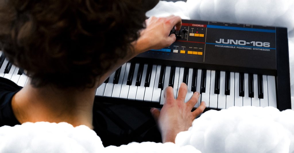 LANDR_music's tweet photo. Power your music with tech! Write, record and master professional-grade music with these 4 awesome tech tools for musicians: https://t.co/iYeklqvAHs @TheRolandCloud @splice @soundtrap #LANDRblog #MusicTechnology https://t.co/P9n3iqgTnF
