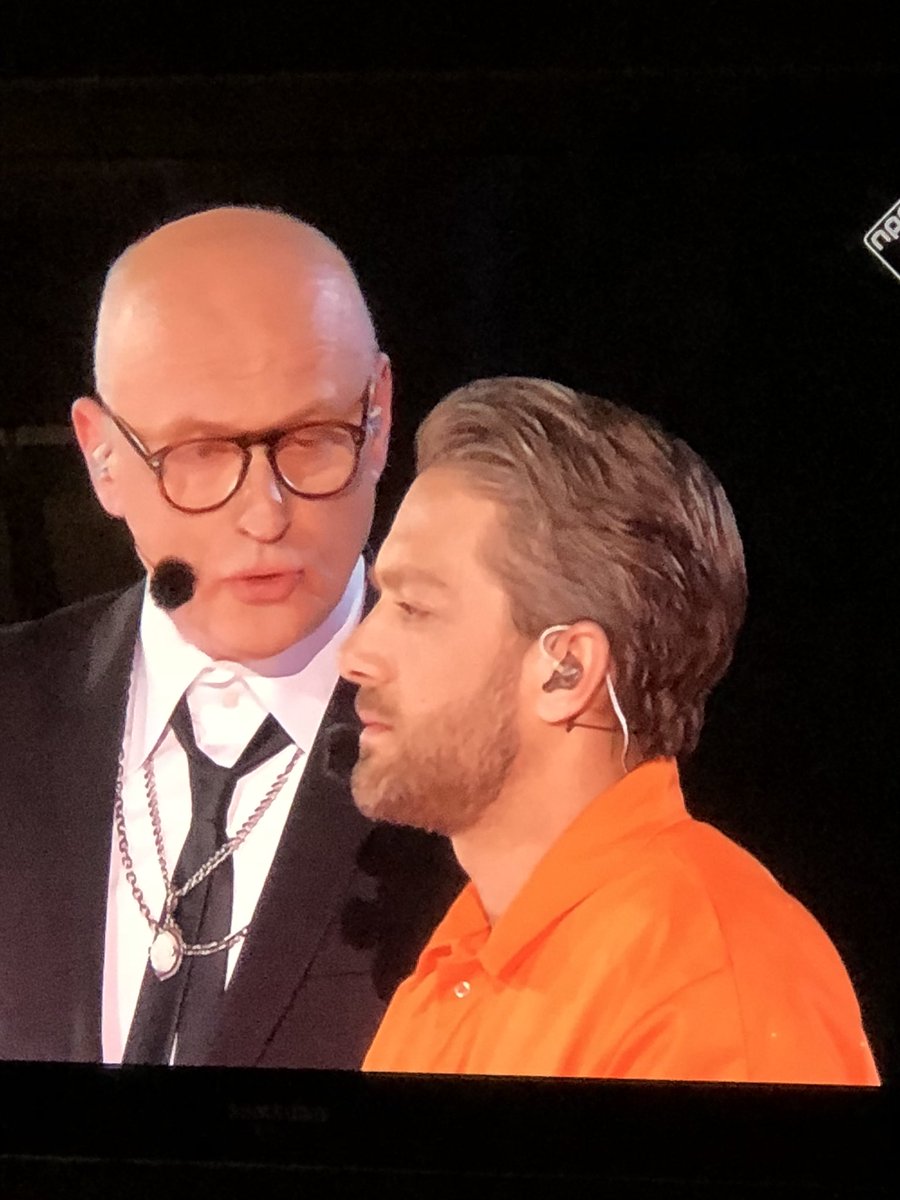 DJHermen's tweet photo. Dan ben je de koning der Joden en word je door Theo van Theo en Thea ter dood veroordeeld. Dan heb je echt je dag niet. #thepassion #waargaatheteigenlijkoverteeee? https://t.co/wM8a9rJvli