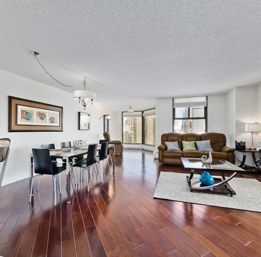 mtnpark's tweet photo. Located in prestigious Westmount Place in the heart of the west end of downtown, this large stunning unit features a modern open plan, gleaming hardwood floors, renovated kitchen with upscale appliances, and breakfast bar. https://t.co/ufIfl79YlZ https://t.co/q0aCFKXD73