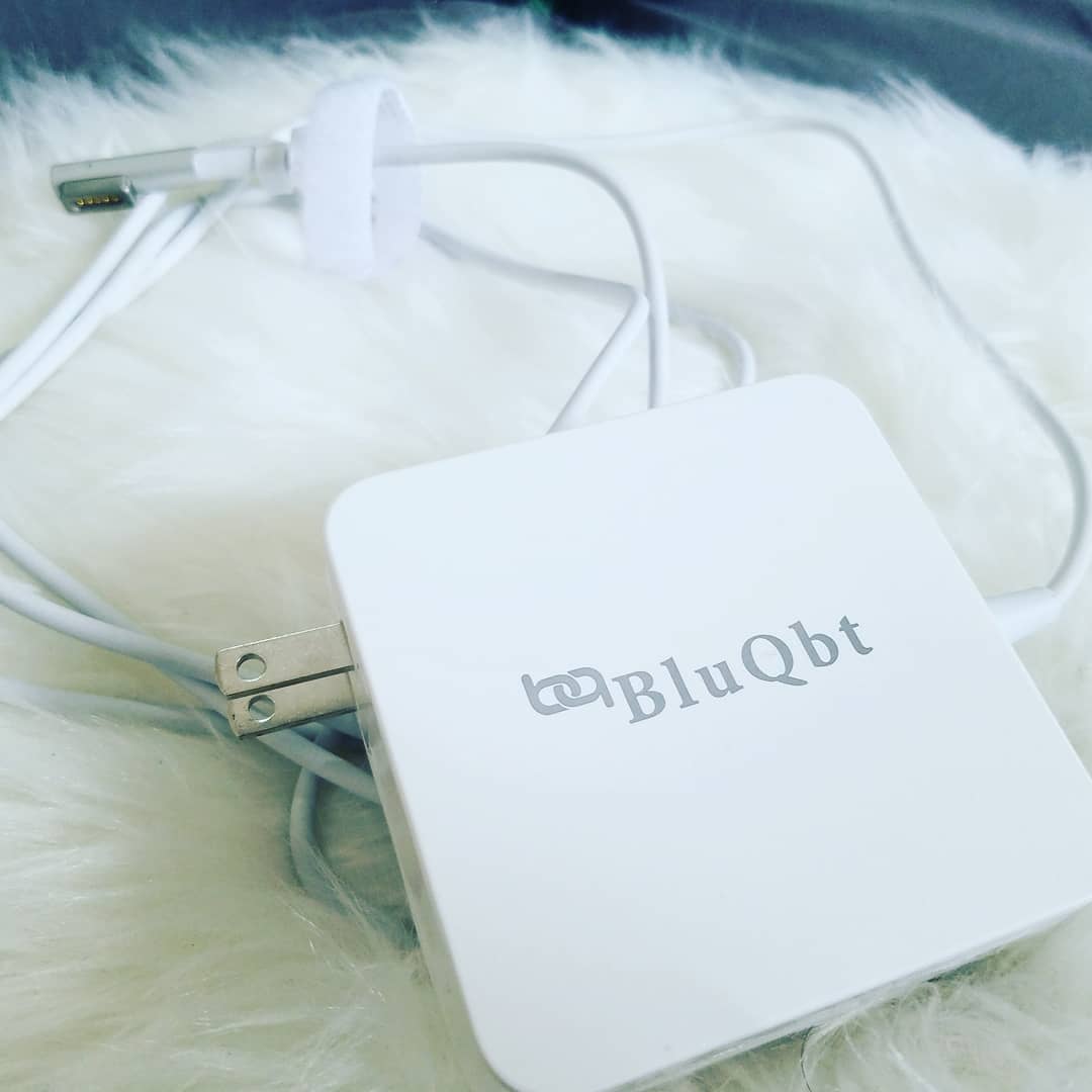 pooja21212121's tweet photo. My laptop old charger was on its last legs, so got this for my Macbook Pro,it works great.This is Compatible with A1181, A1184, A1278 and A1342. Suitable for all MabBook Air Series and 13 inches MacBook Pro series.
https://t.co/3CXCVLrIJI
#BluQbt #MacBookPro #macbookprocharger https://t.co/Gjaaal5gqt