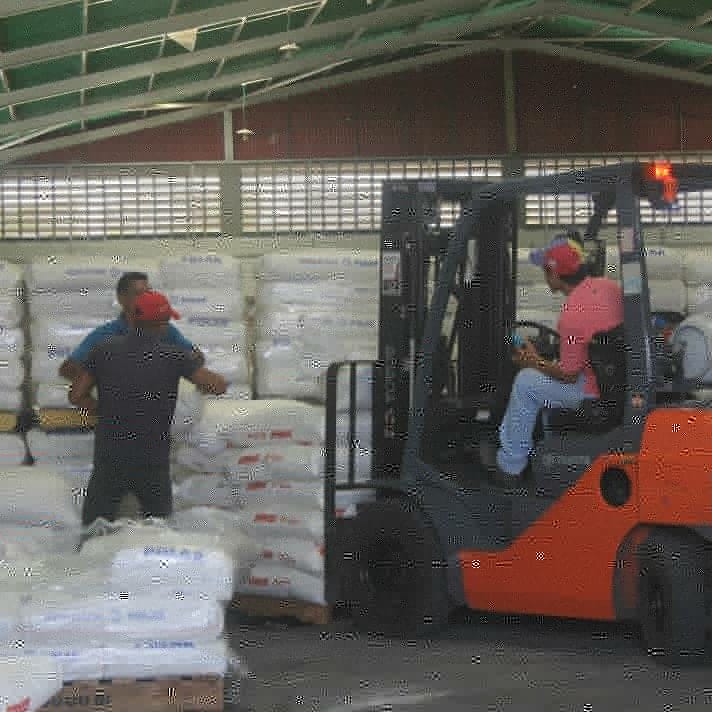 Garantizar el pan a nuestra gente es fundamental, por eso aquí de nuevo estamos entregando a panaderos tradicionales y artesanales harina en distribución equitativa y a precio justo. #NidiaLoreto #EnCuerpoYAlma #ValleDeLaPascua