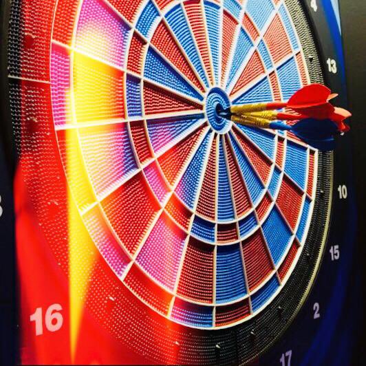 JUEVES...Right on target!!! Pásala bien con tus amigos...#MUNCHIES #DRINKS #GAMES #DISCOPLAYROOM... hoy hasta las 12 am