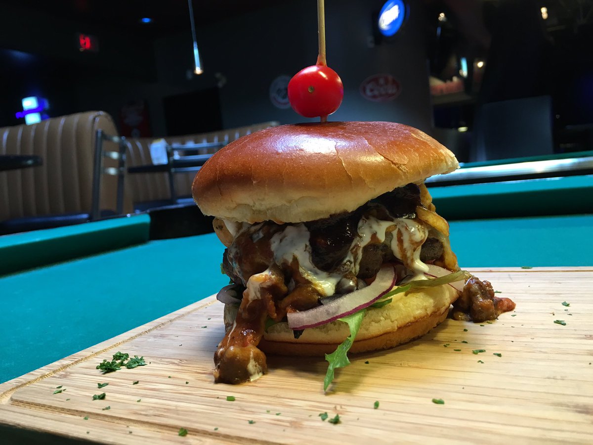 JekyllnHydesWpg's tweet image. Tonight. 

2.99$ pints until 7
Jets v HawkS on the big screens FULL VOLUME
buy one get one 1/2 priced burgers all night
1/2 priced ribbies all game long 
Dj's after the game! 
Good talk 

@arcticicehockey @CorydonTimes @OsborneVillager @OsborneVillager #gojetgo