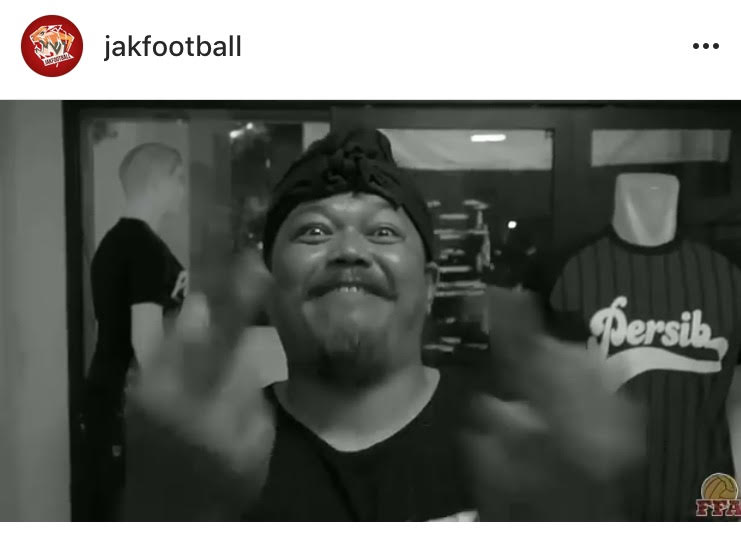 jacatranet's tweet photo. Beredar Video yang Diduga Mirip Dirigen Viking Mengumpat Persija, Akankah Dipolisikan? #Persija #JacatraNet

https://t.co/K3dH5A8JQ5? https://t.co/ZmWaubo3WX