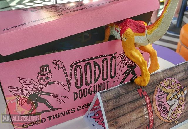 Mr_Allosaurus's tweet photo. Finally got to try out @voodoodoughnut in #UniversalCitywalk here in #Orlando and oh man was it worth the wait! Soooo good! Can't wait to go back for seconds soon! 🍩🍫🍬
_
_____
#voodoodoughnuts #voodoo #chocolate #doughnuts #yum #citywalk #universalst… https://t.co/1EHbIeOdE7 https://t.co/zPTACr5JhE