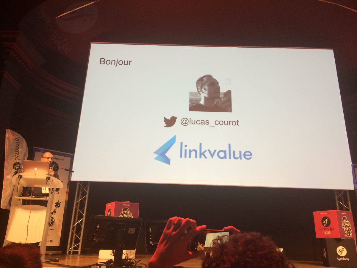 JohnT8tr's tweet photo. @lucas_courot présente l’architecture hexagonale à la @symfony_live 2018.
#Symfony_Live #linkvalue https://t.co/RyFPMcutA6