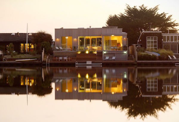 Five Reasons To Choose #RealCedar Siding Over Composites: realcedar.com/blog/five-reas…