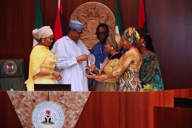 iSETH6's tweet photo. We didn't give Buhari any award — Martin Luther King's family https://t.co/CJD37BLEj7 by #2019_ForPDP via @c0nvey https://t.co/KEQSADhfOY