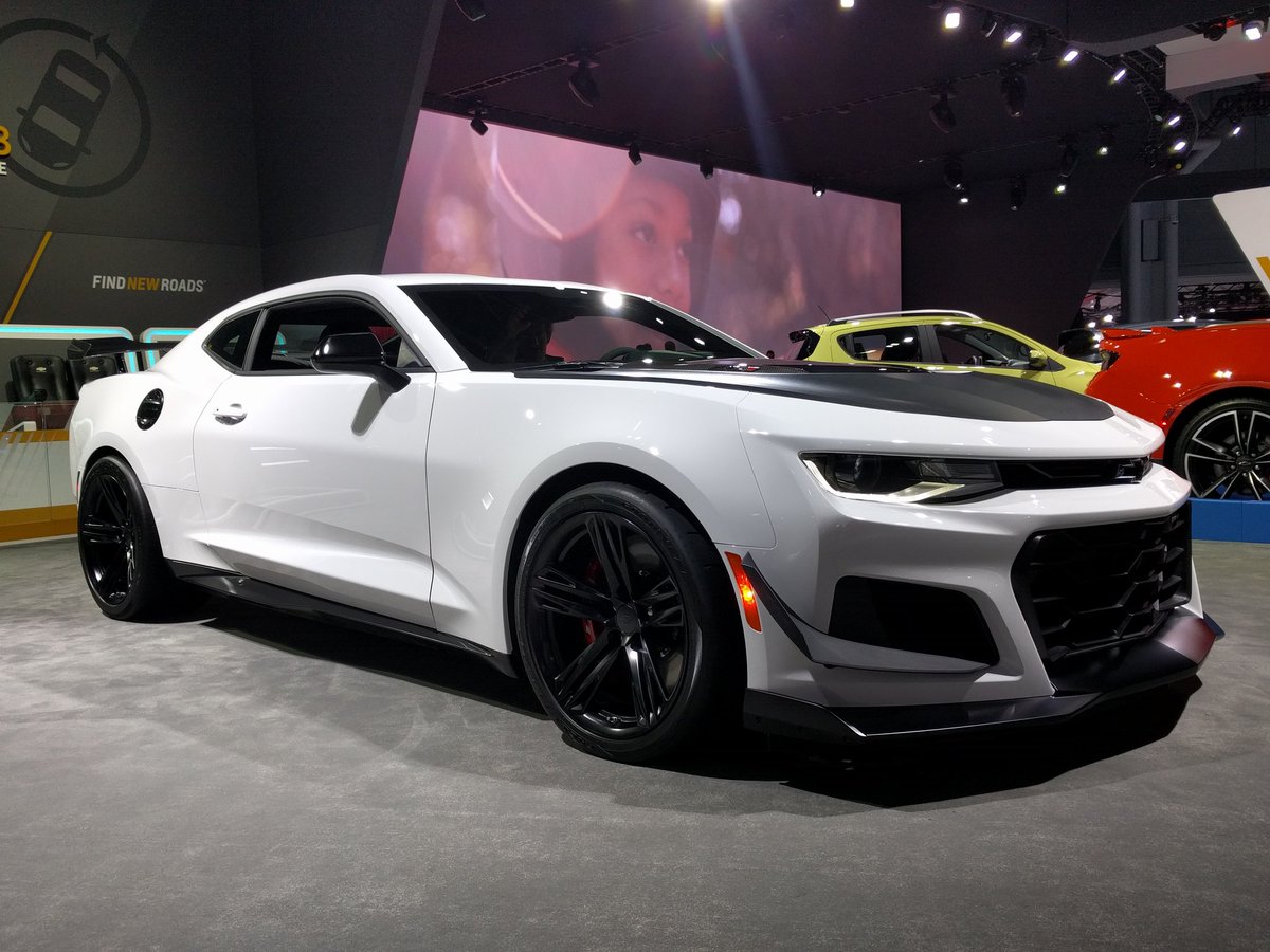 SAEdelstein's tweet photo. Some fun Chevys #NYIAS #NYIAS2018 #Corvette @chevrolet https://t.co/VaCxZ9QPSl
