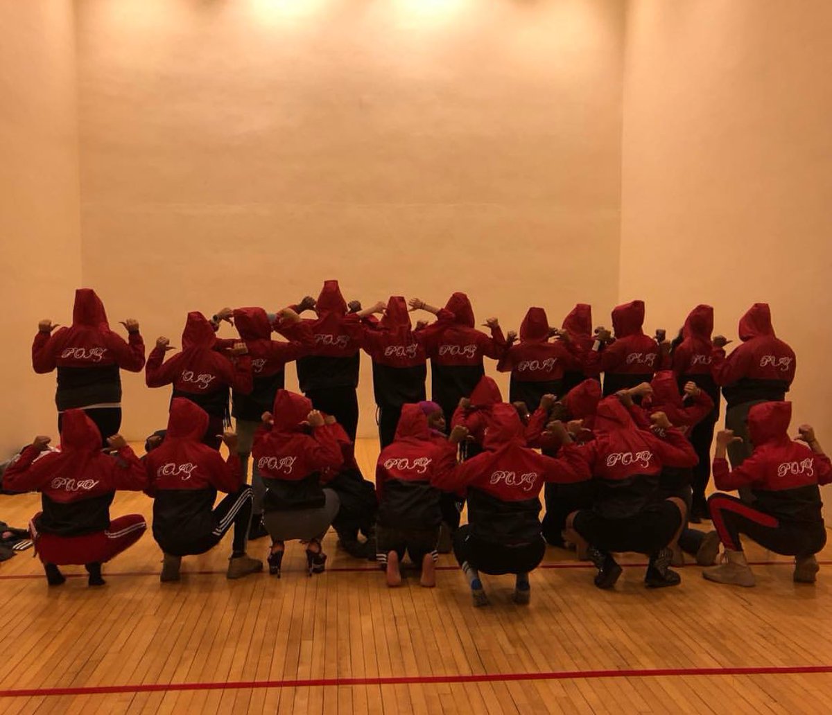 team_POIZ's tweet photo. 🗣OH THEY TALKING TEAM ❤️👠 #poizmodeling https://t.co/f2WoKr0FlC