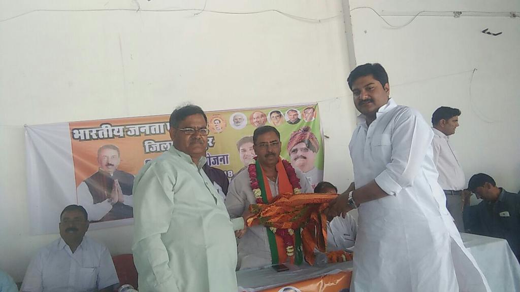 chaturvediarun1's tweet photo. #विशिष्ट प्रवास योजना के तहत भरतपुर के 3 दिवसीय प्रवास में आज डीग-कुम्हेर, नगर एवं कामां विधानसभा क्षेत्रों में संगठनात्मक बैठक के दौरान.. https://t.co/7SI60wvGi8