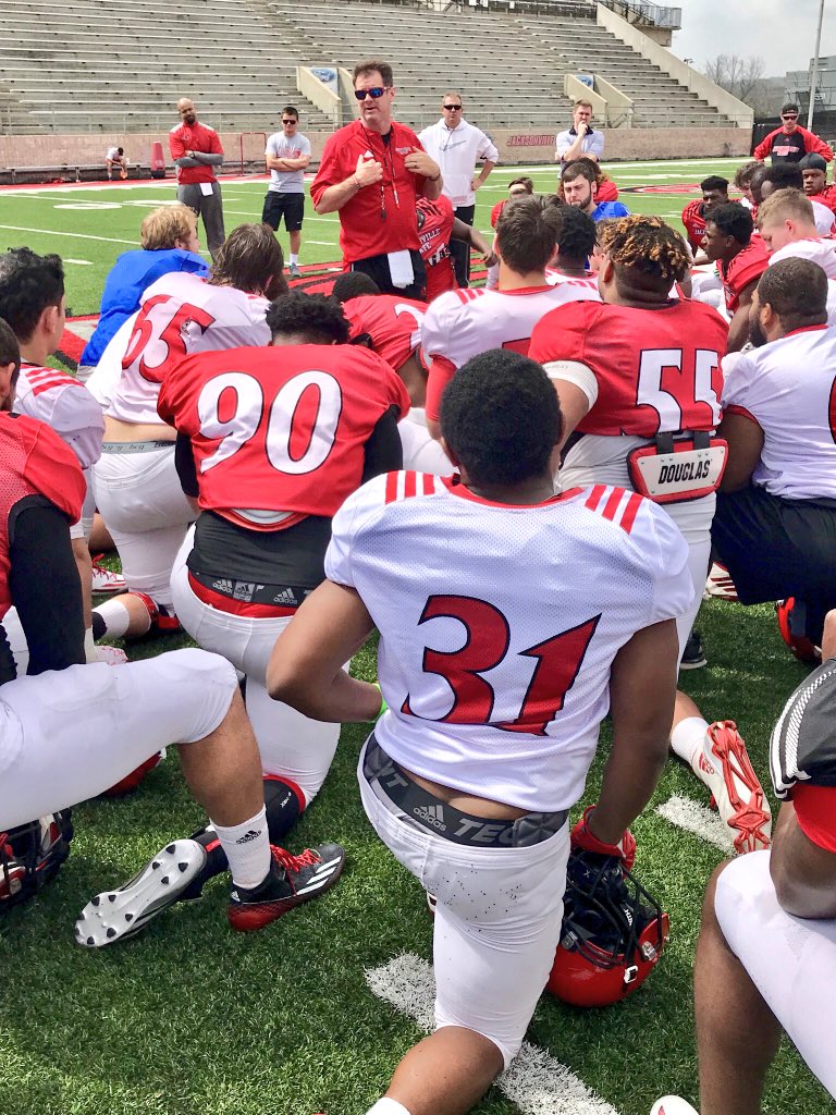 stu_mccann's tweet photo. #JSU football finishes up practice, before more volunteer work. Players &amp; coaches will be at the old #KittyStone elementary school, w/ paint brushes this afternoon #JSUStrong @JSUGamecocksFB https://t.co/ui9tgAWCTO