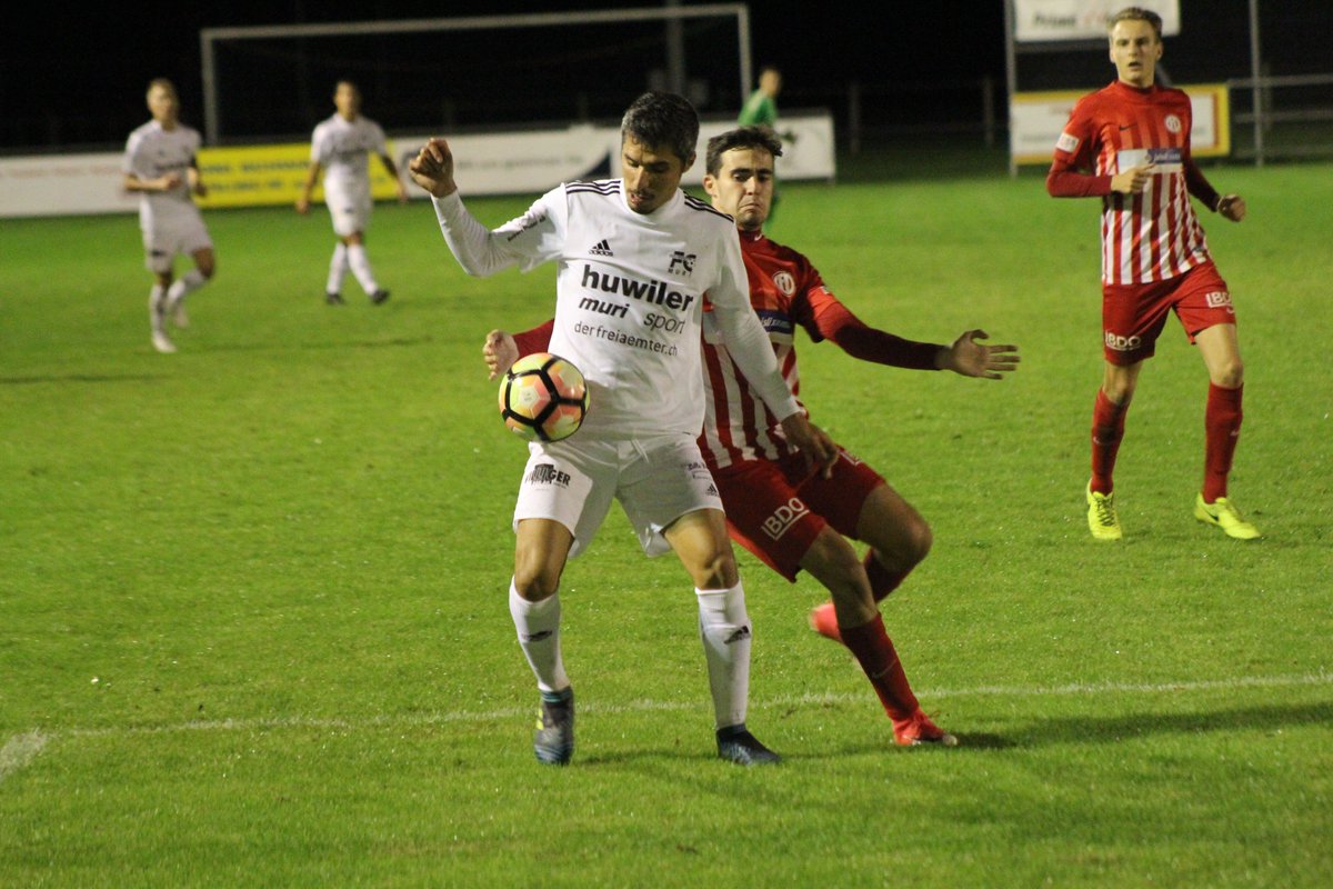 Christian Ianu zeigt was er kann. Auswärts in Wangen bei Olten schiesst er drei Tore innerhalb von nur vier Minuten. Das Spiel gewinnen die Murianer mit 5:0. Heute (20:00) gehts für den FC Muri nach Reinach (BL) zur Cup-Qualifikation. 

Spielbericht: bit.ly/2pNgWh8